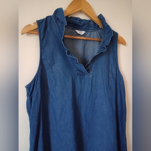 Crown & Ivy Sleeveless Chambray Top with Ruffle V-Neck 100% Cotton Size XL - Picture 3 of 9